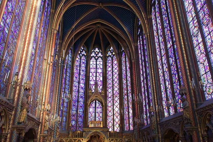 Vitraux de la Sainte Chapelle, Paris (photo: Pascal Bernardon / unsplash.com).