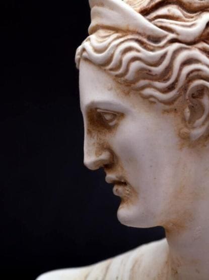 Photo: sculpture antique de la déesse Artemis (Fotolia)