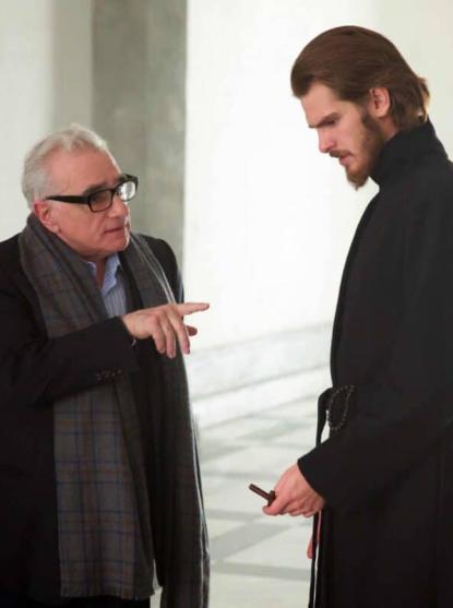 Martin Scorsese et Andrew Garfield sur le plateau du film SILENCE Kerry Brown © 2016 Paramount Pictures.