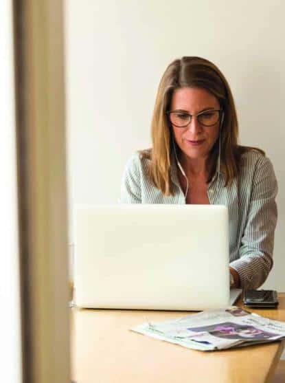femme-ordinateur-travail