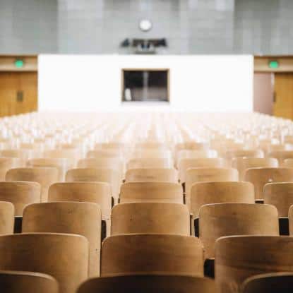 études-université-chaises