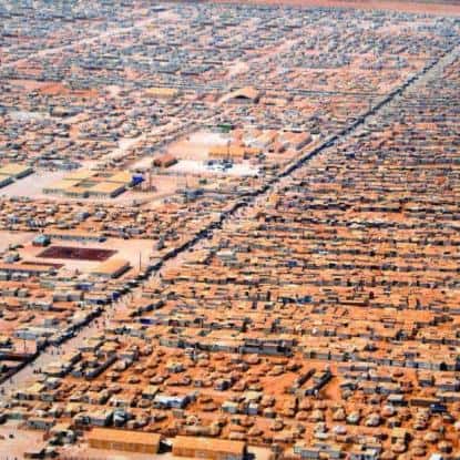 Photo: Vue aérienne du camp de réfugiés Zaatari (Jordanie) - Wikimedia - CC