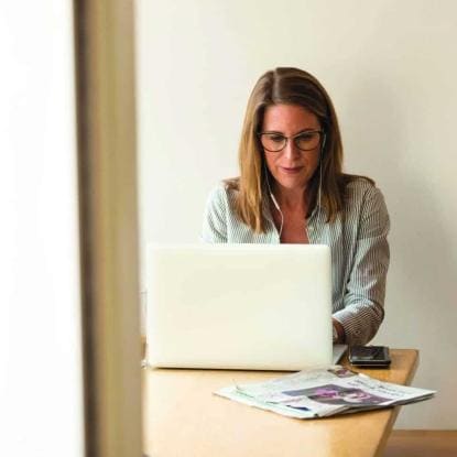 femme-ordinateur-travail