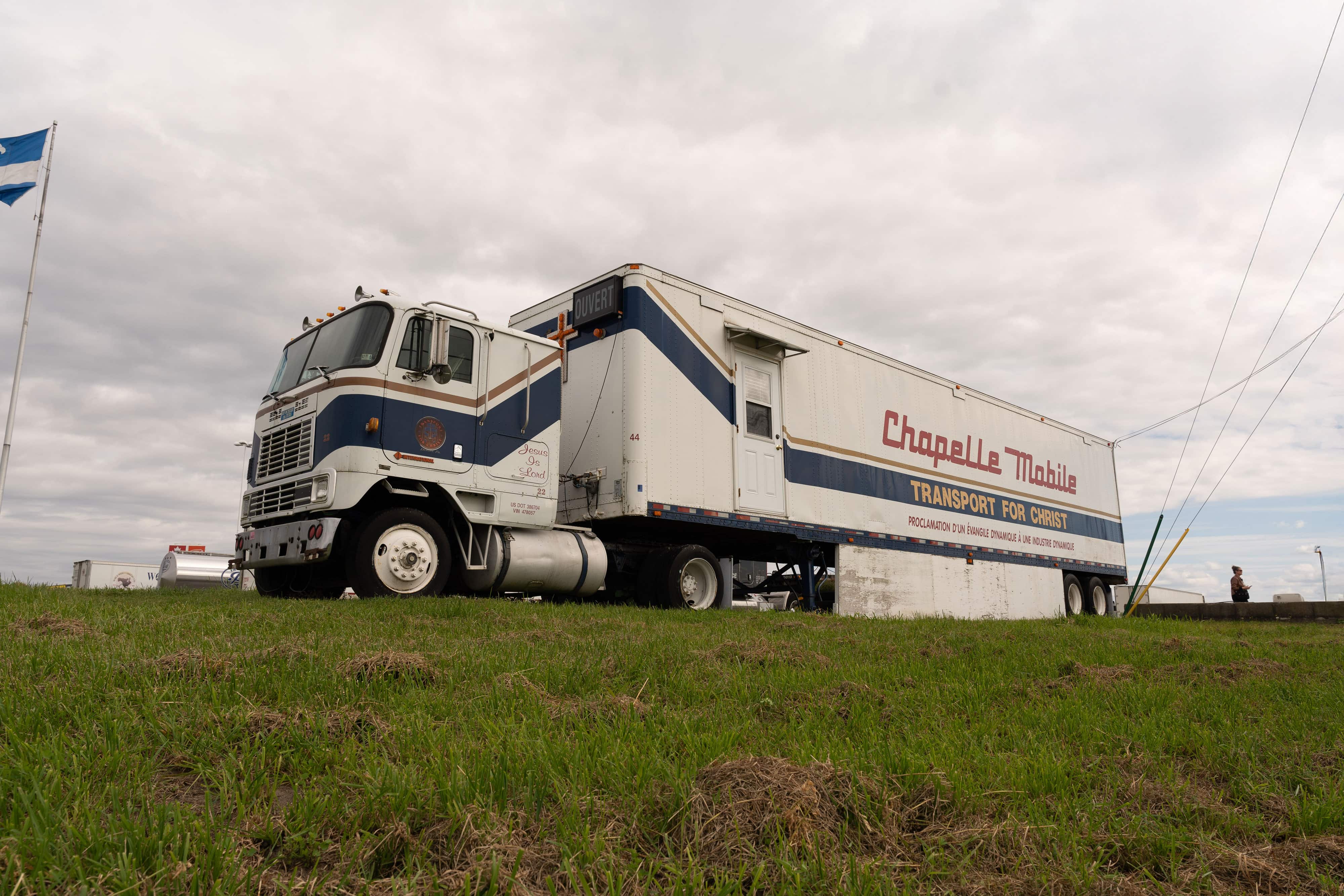 Qui tient la chapelle mobile de l'autoroute 20?