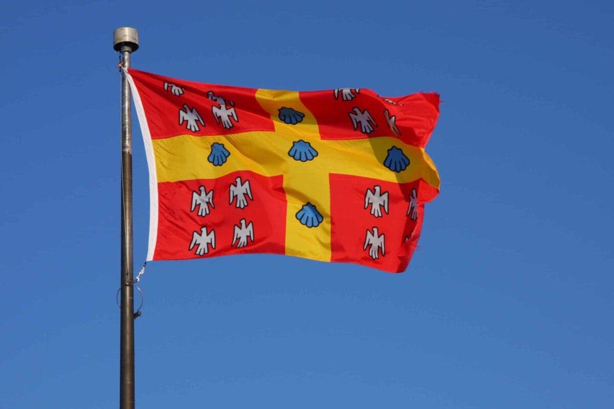 Photo: Drapeau de l'Université Laval (à Québec), Wikimédia- CC