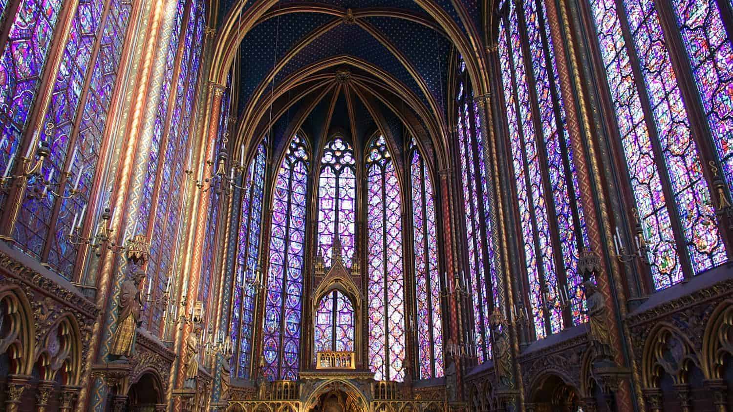 Vitraux de la Sainte Chapelle, Paris (photo: Pascal Bernardon / unsplash.com).