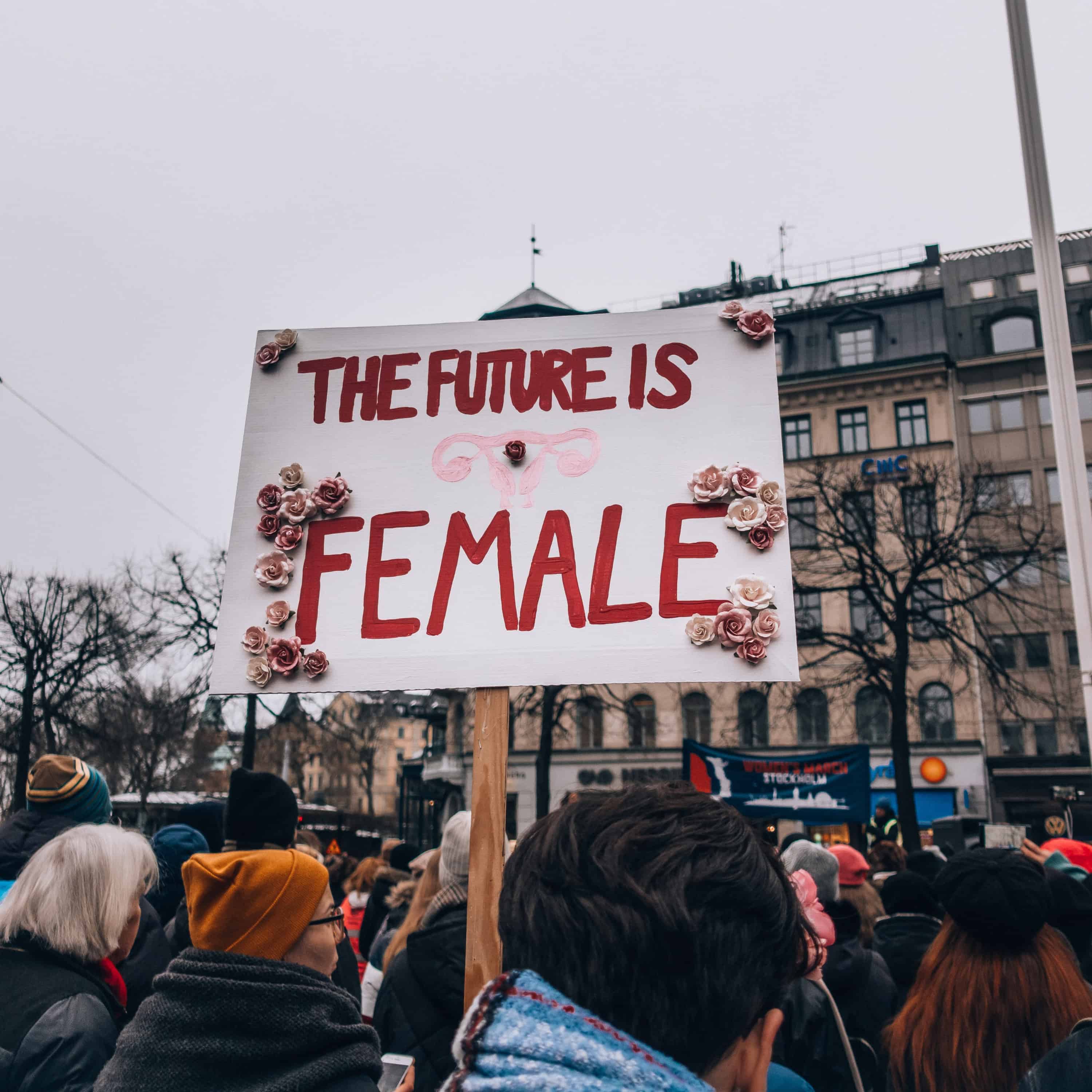 Féminisme aux États-Unis/Femmes dans l'Église/Prêtres et concert