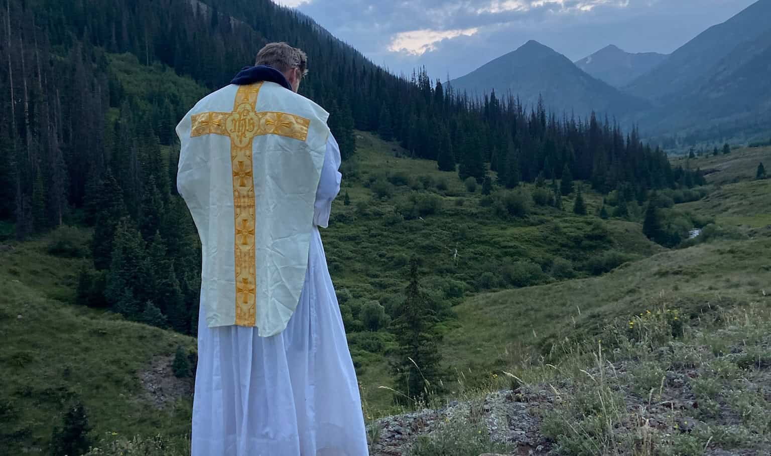 John Nepil, un prêtre au sommet